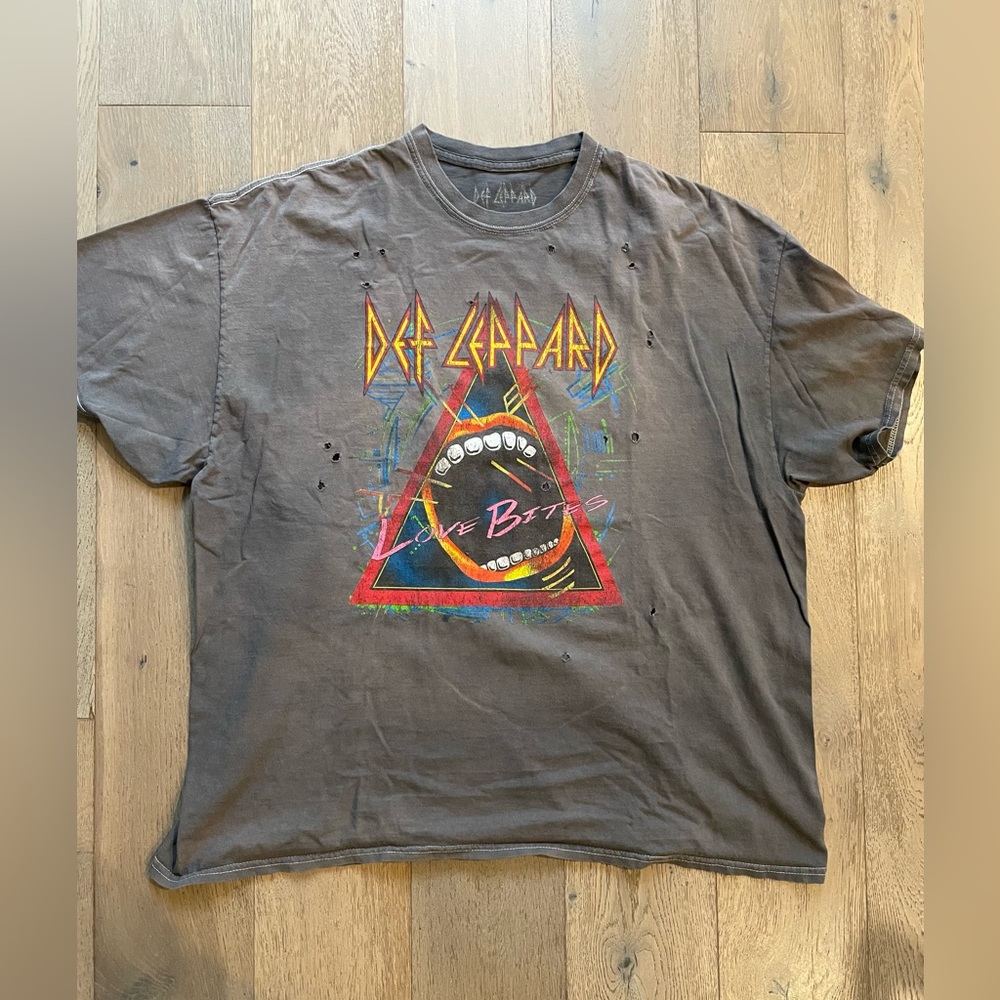 Distressed Def Leppard Love Bites t shirt